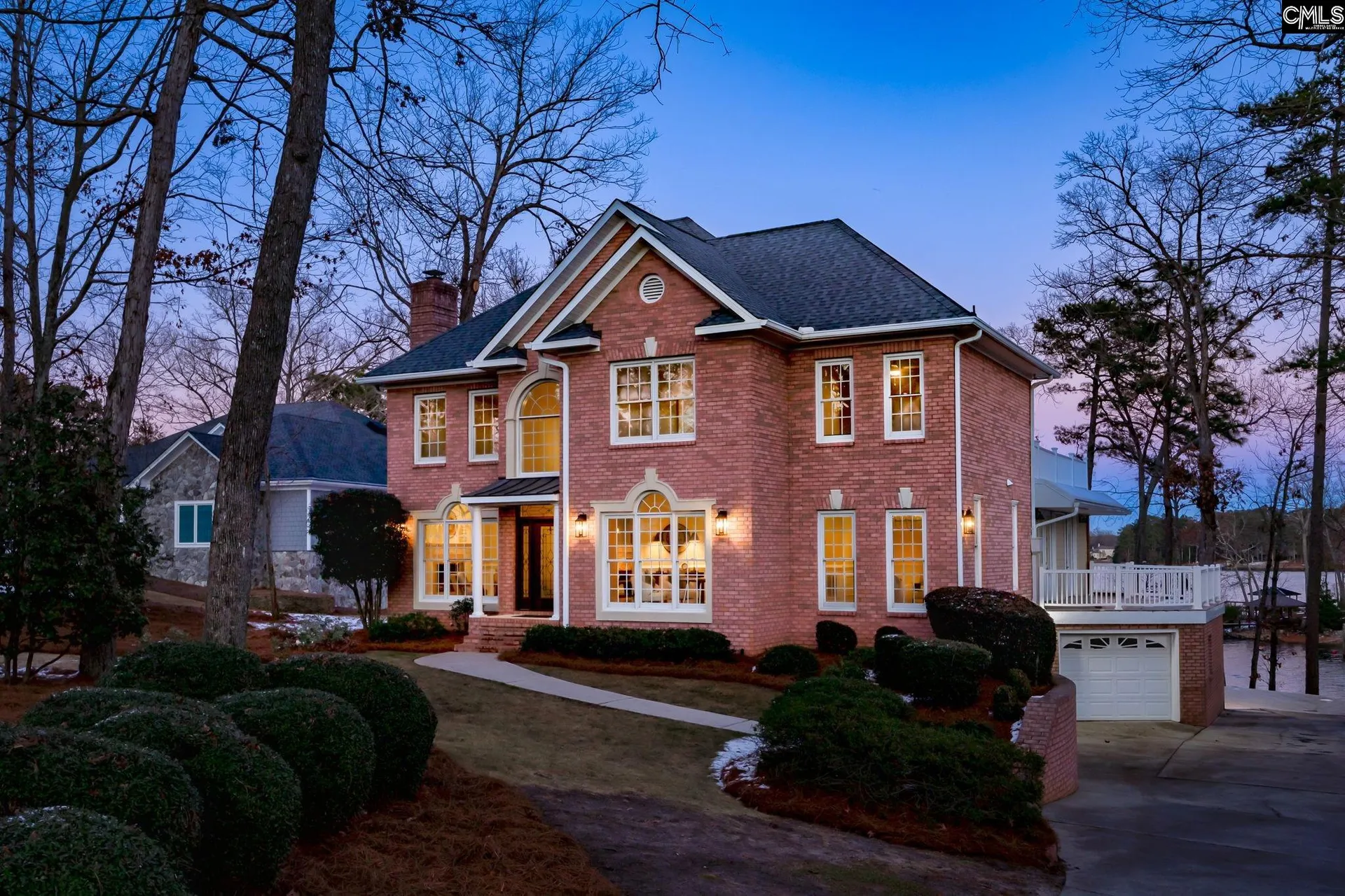 Secret Cove, Lexington Community