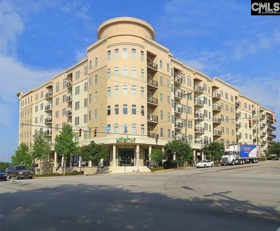 Adesso, Columbia Community