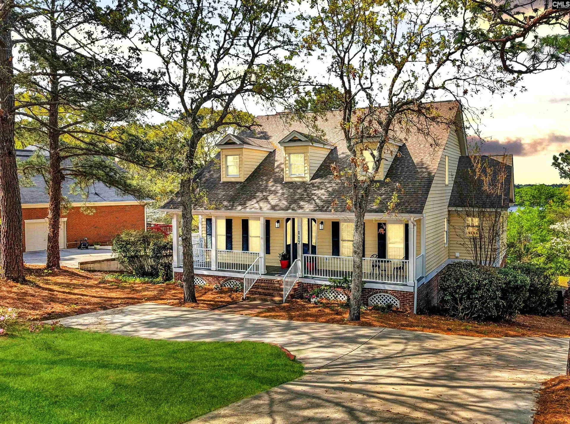 Woodlake, Columbia Community