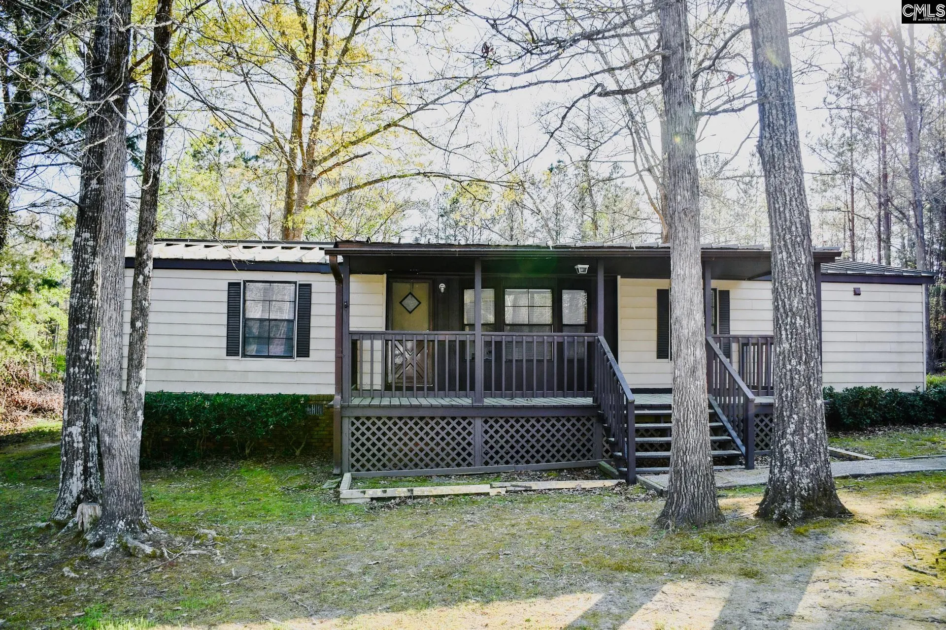 Shady Acres, Chapin Community