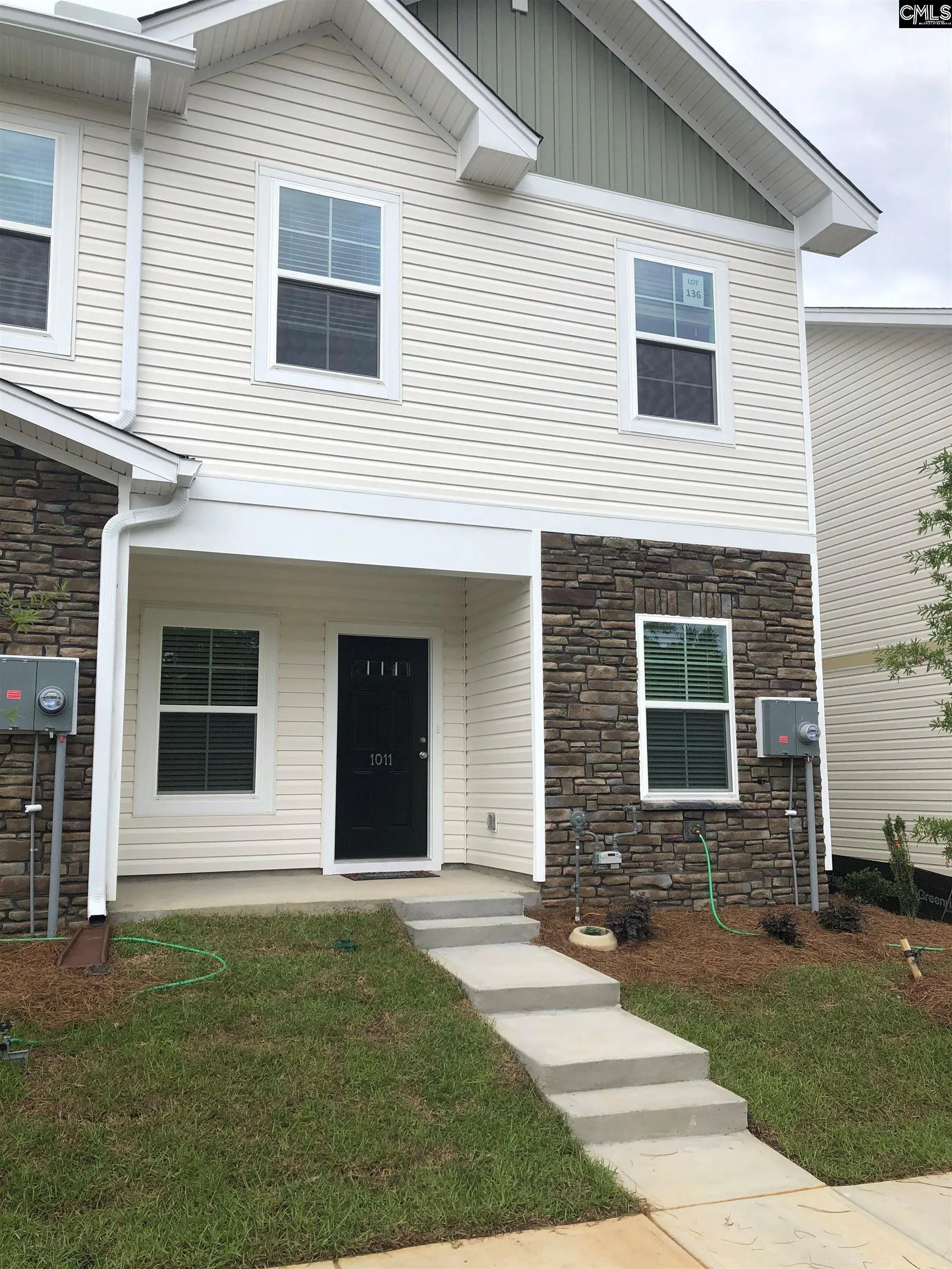 Harbison Grove, Columbia Community
