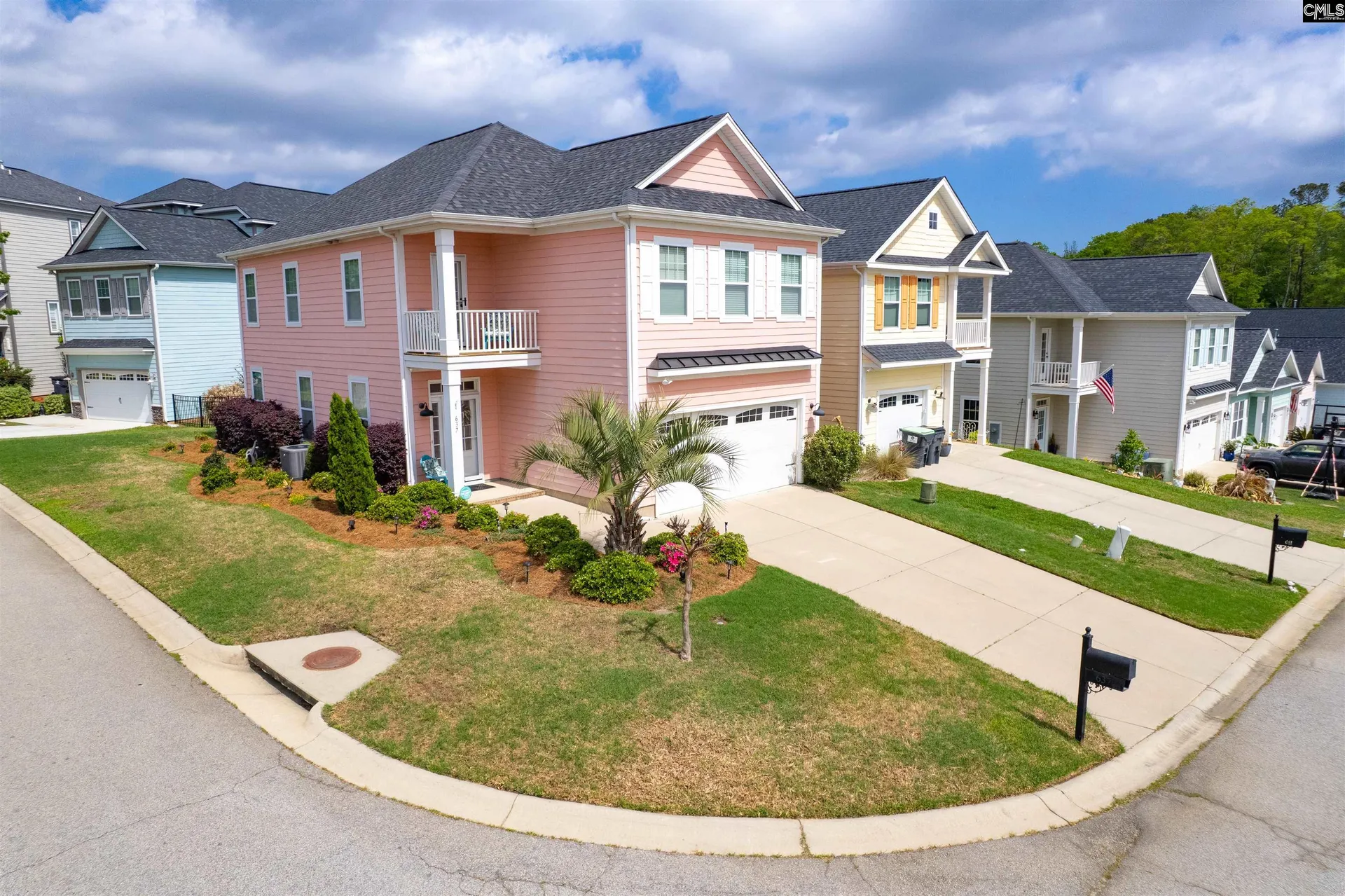 Sunset Bay, Lexington Community