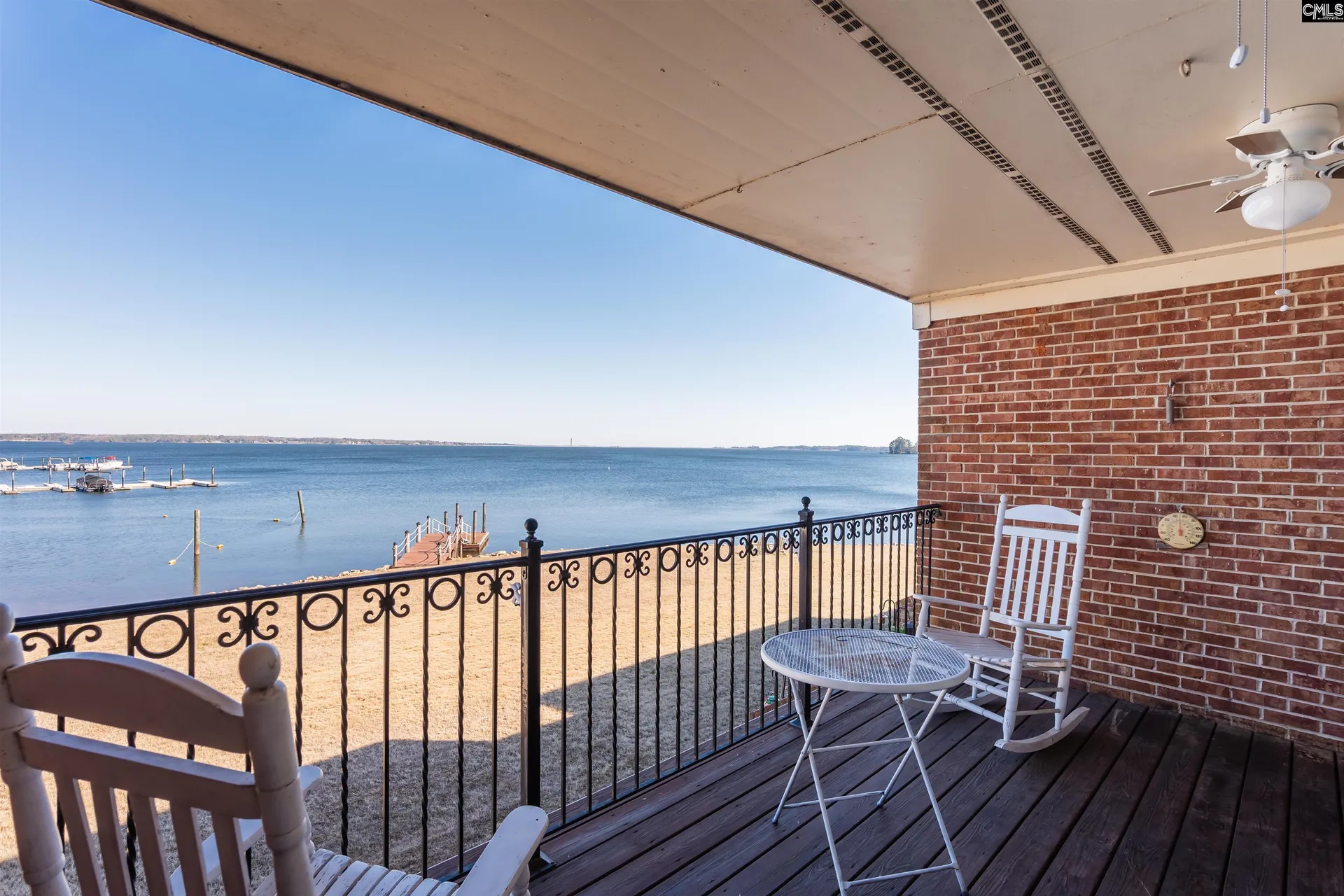 Lands End, Lexington Community