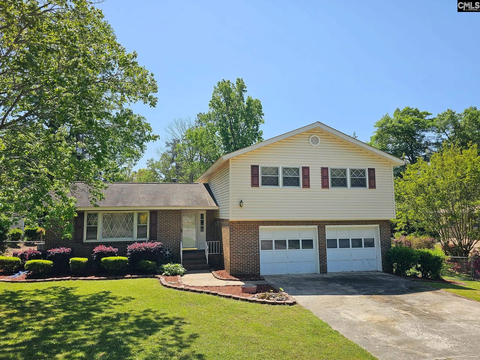 107 Lyndhurst Court