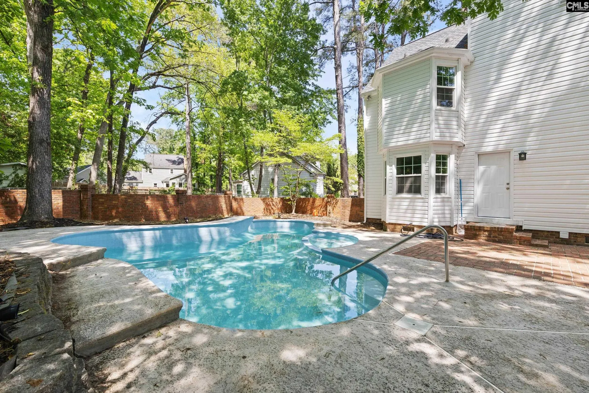 Williamsburg West, Columbia Community
