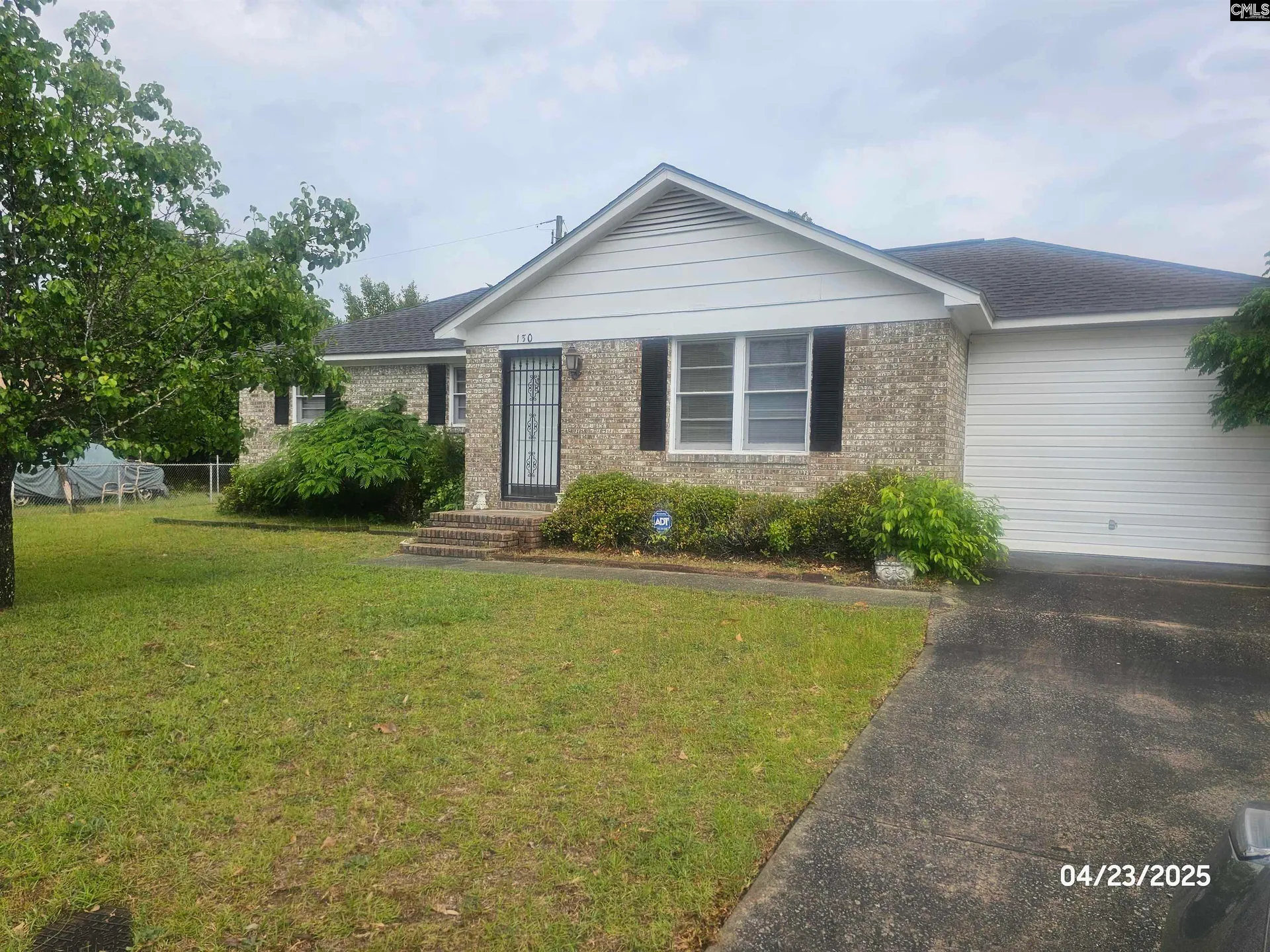 Oak Grove Estates, Lexington Community