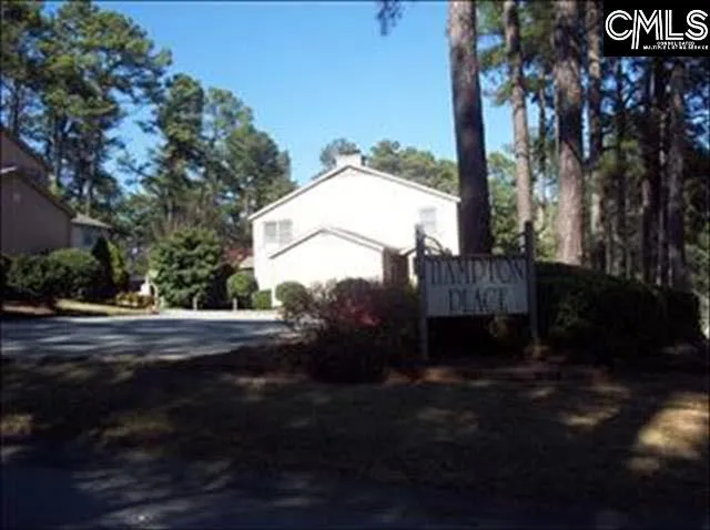 Hampton Place, Columbia Community