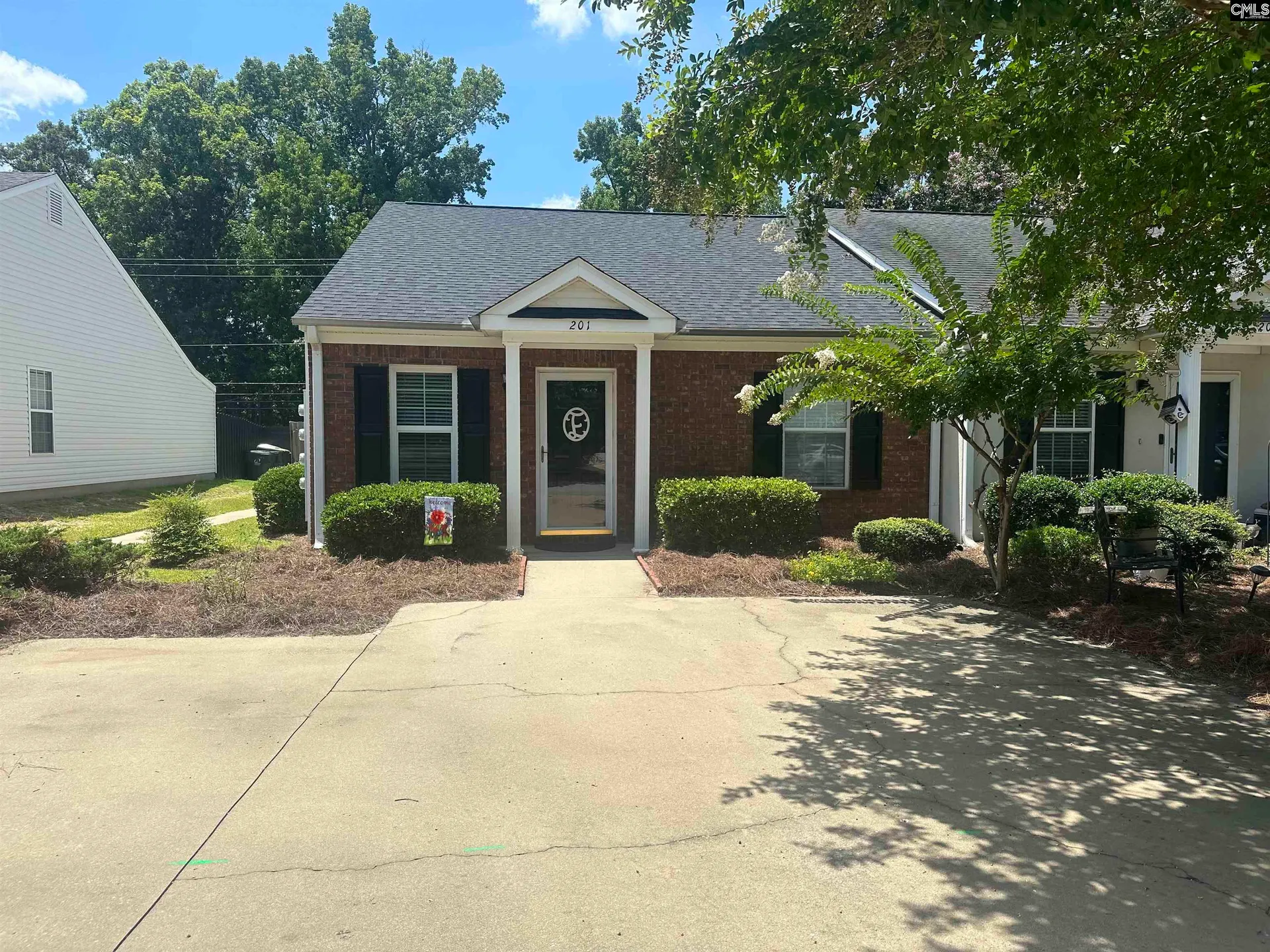 Waverly Place, Lexington Community
