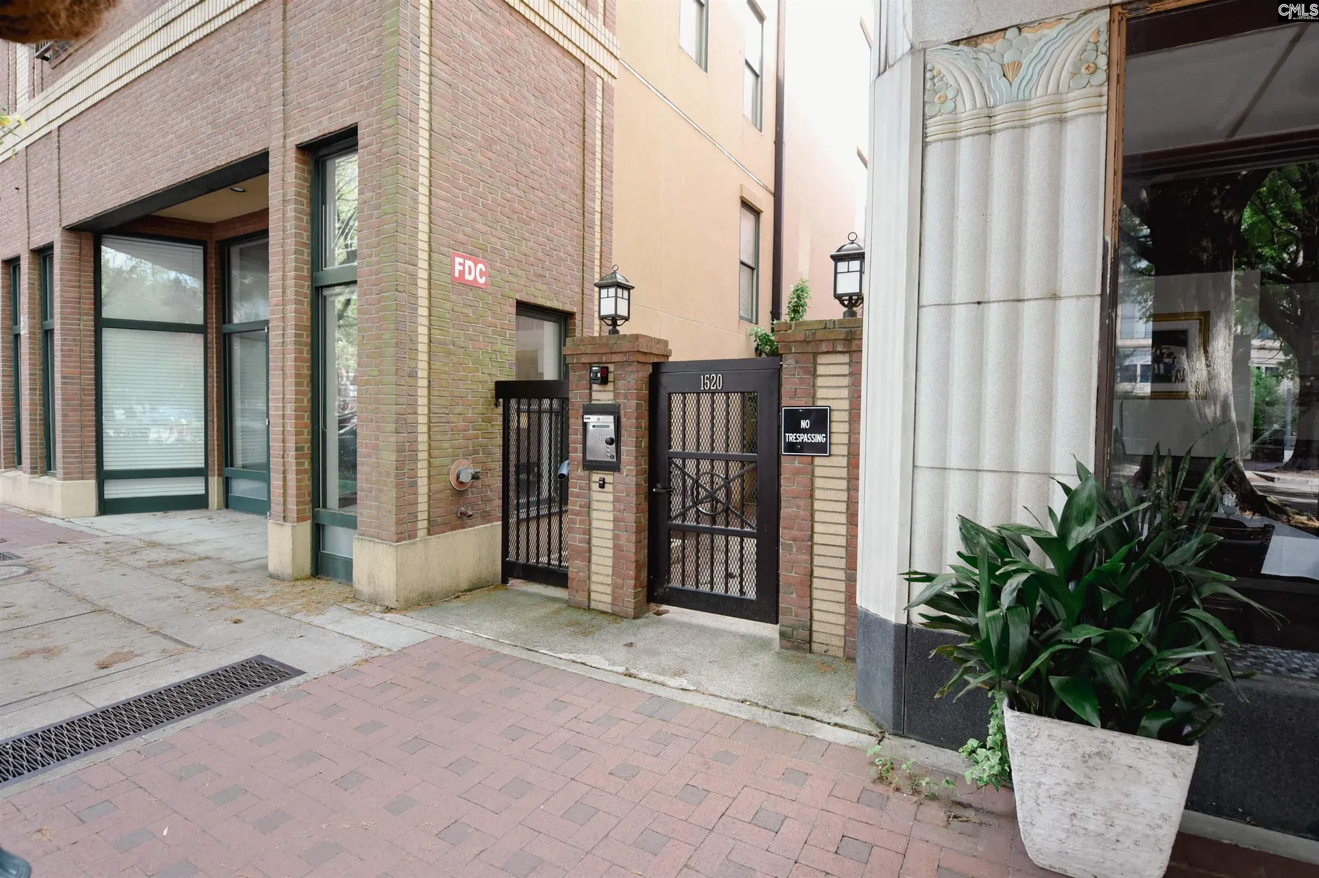 Capitol Places, Columbia Community