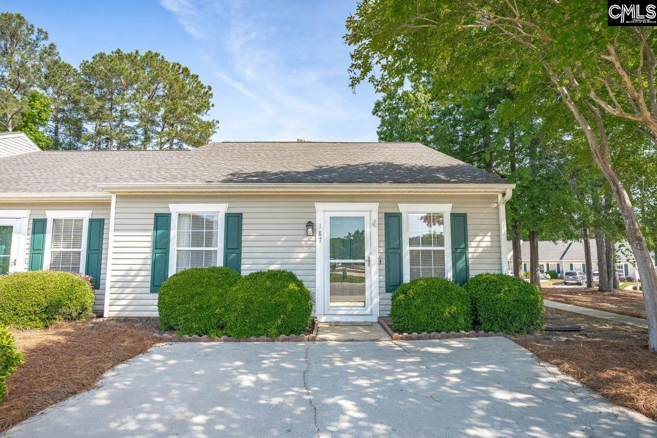 The Hamptons, Columbia Community