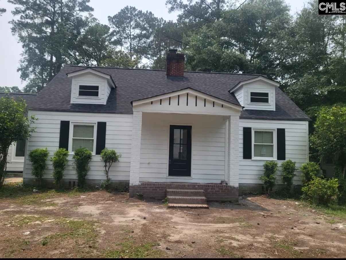 1611 W Buchanan Drive