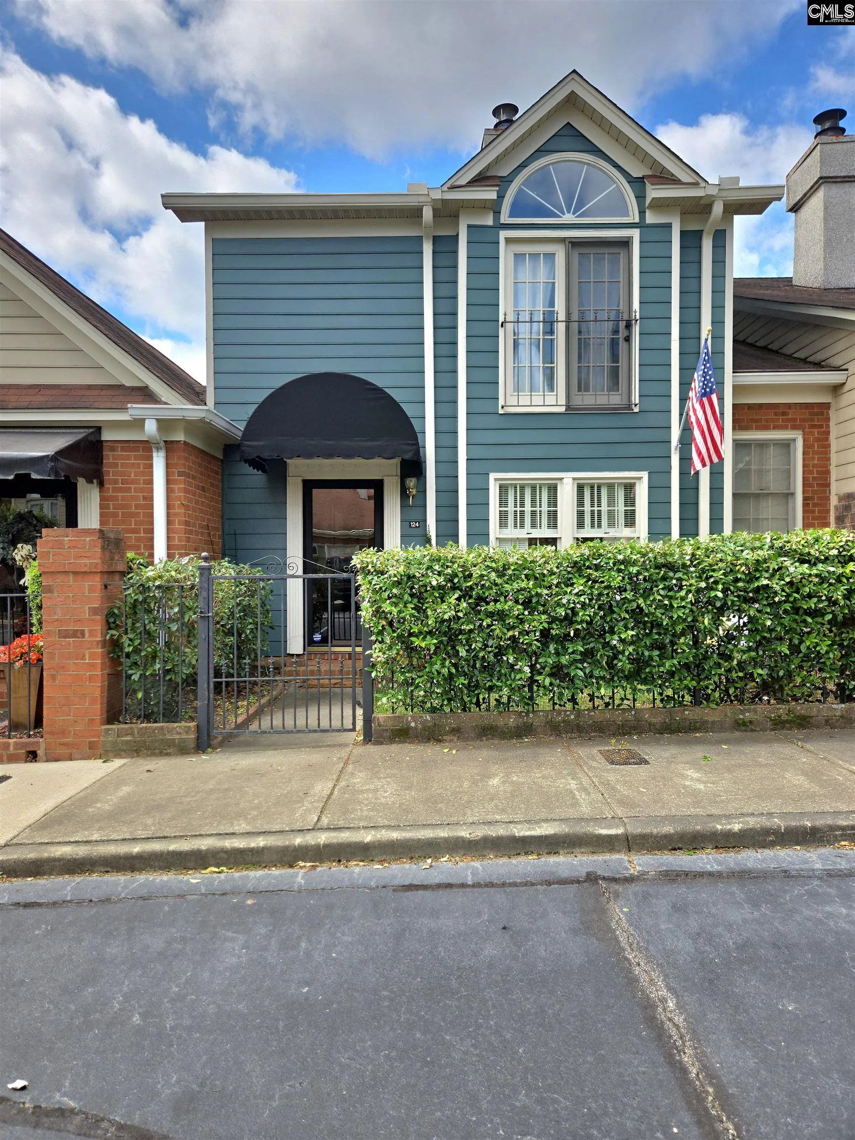 Laureate, Columbia Community