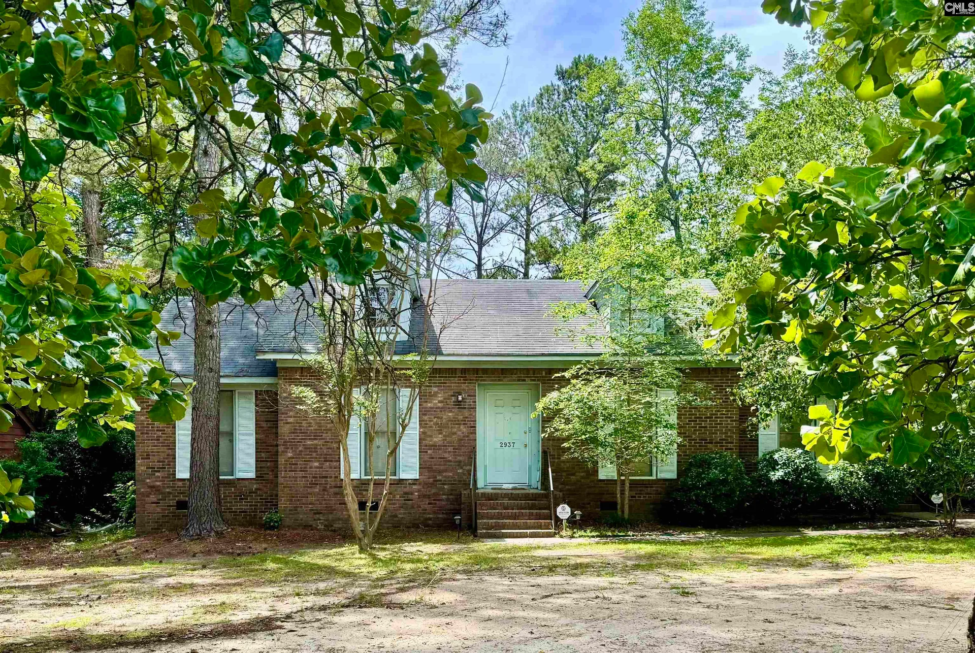 East Pines, Columbia Community