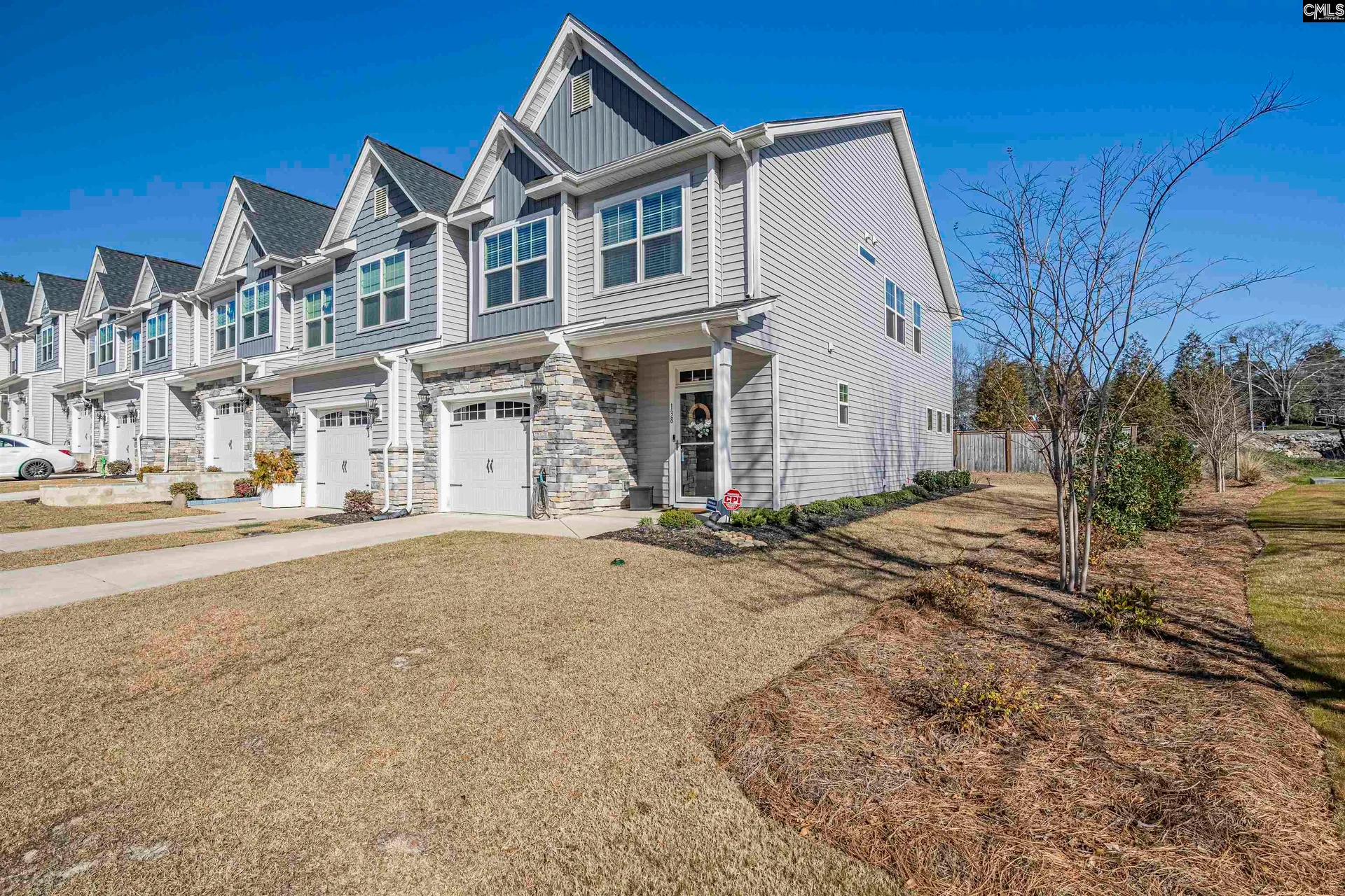 Kensington Place, Lexington Community