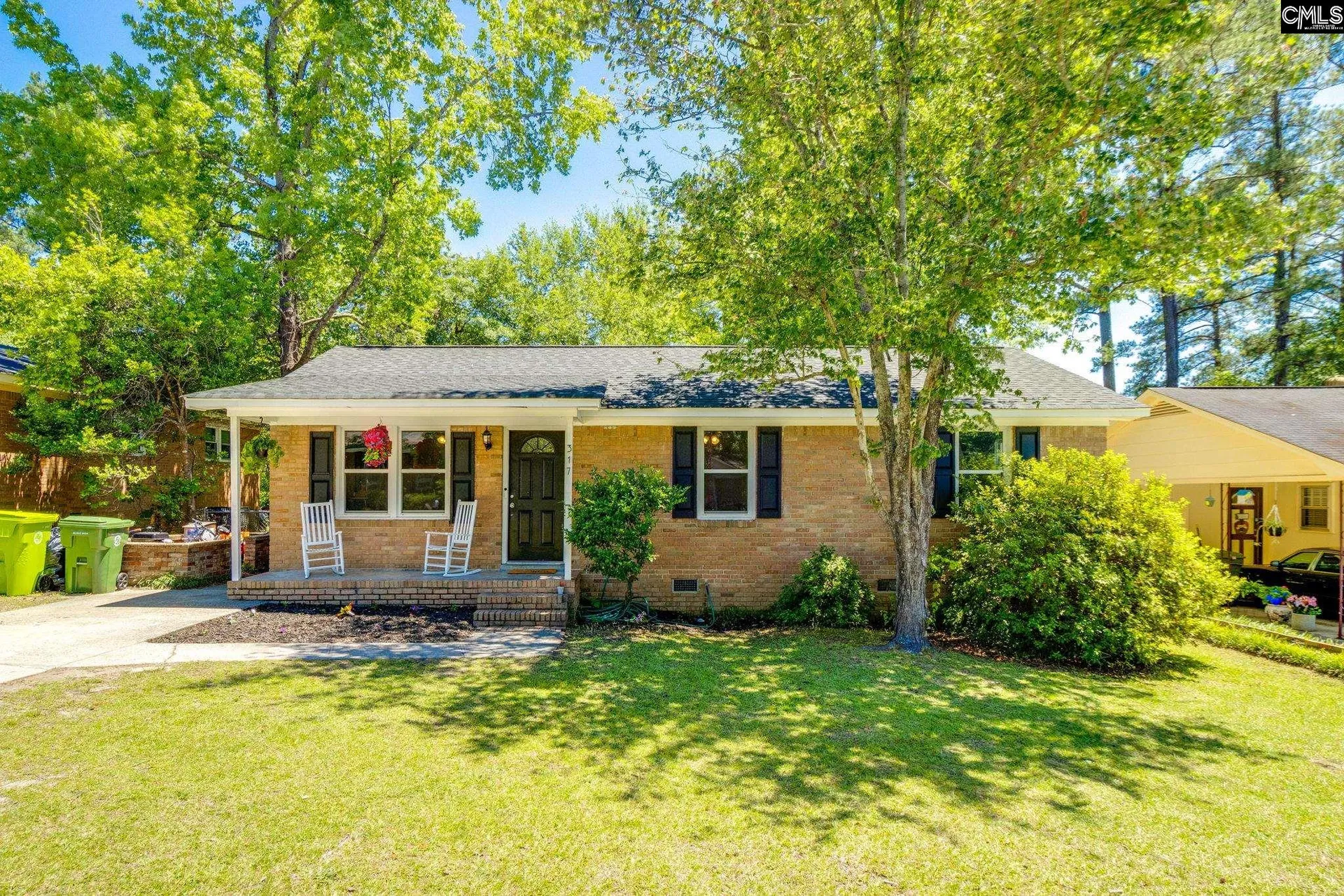 Charleswood, Columbia Community