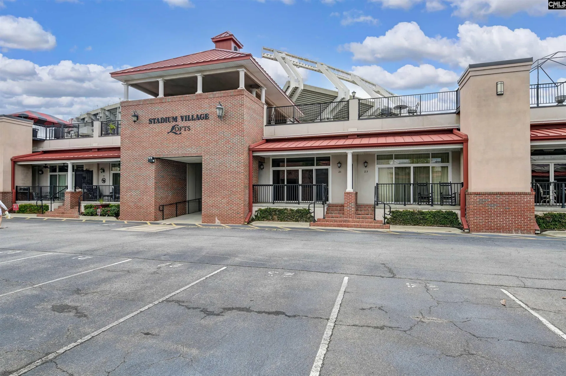 Stadium Village Lofts, Columbia Community