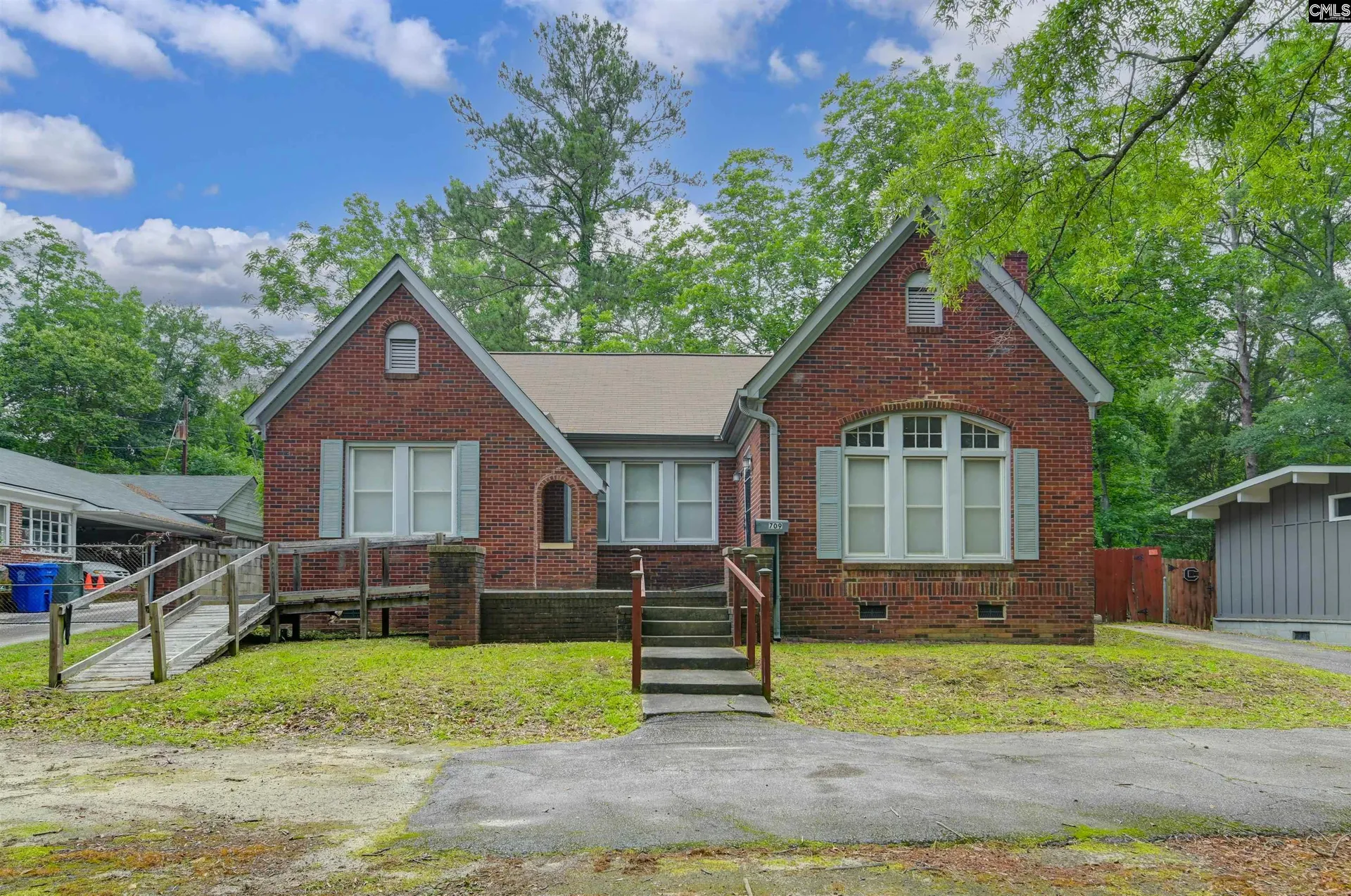 Keenan Terrace, Columbia Community