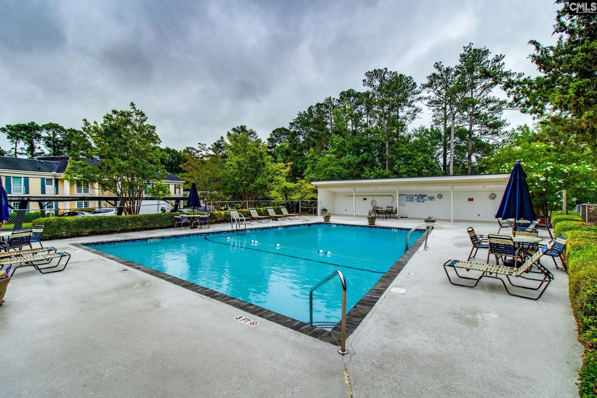 Chateau Deville, Columbia Community