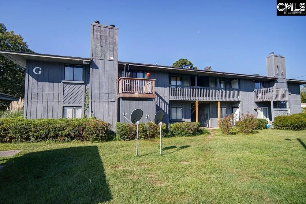 The Quarters, Columbia Community