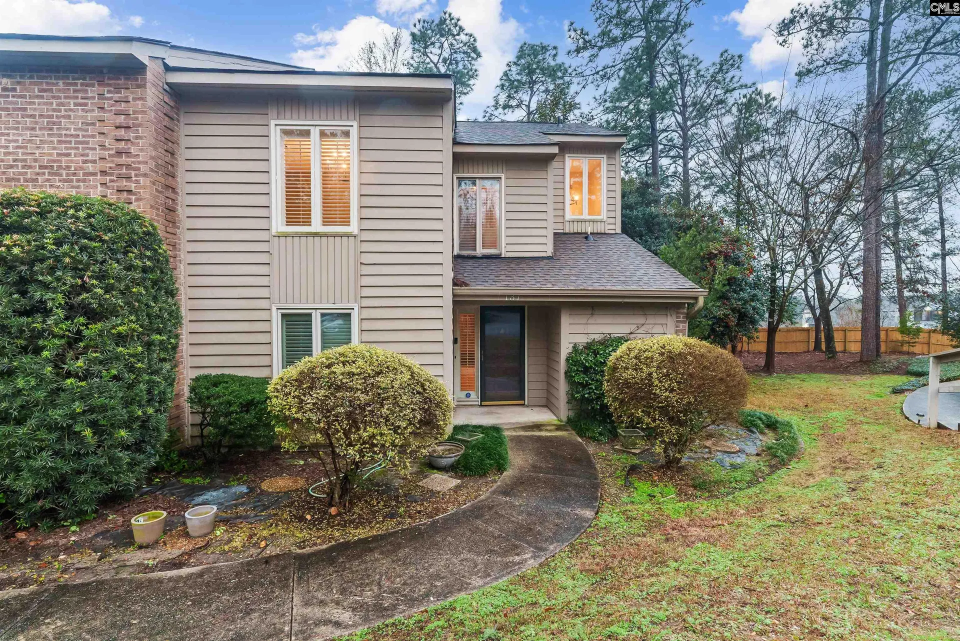Woodhill Estates, Columbia Community
