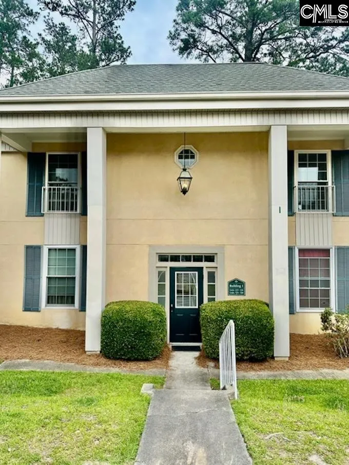 3600 Chateau Drive 220