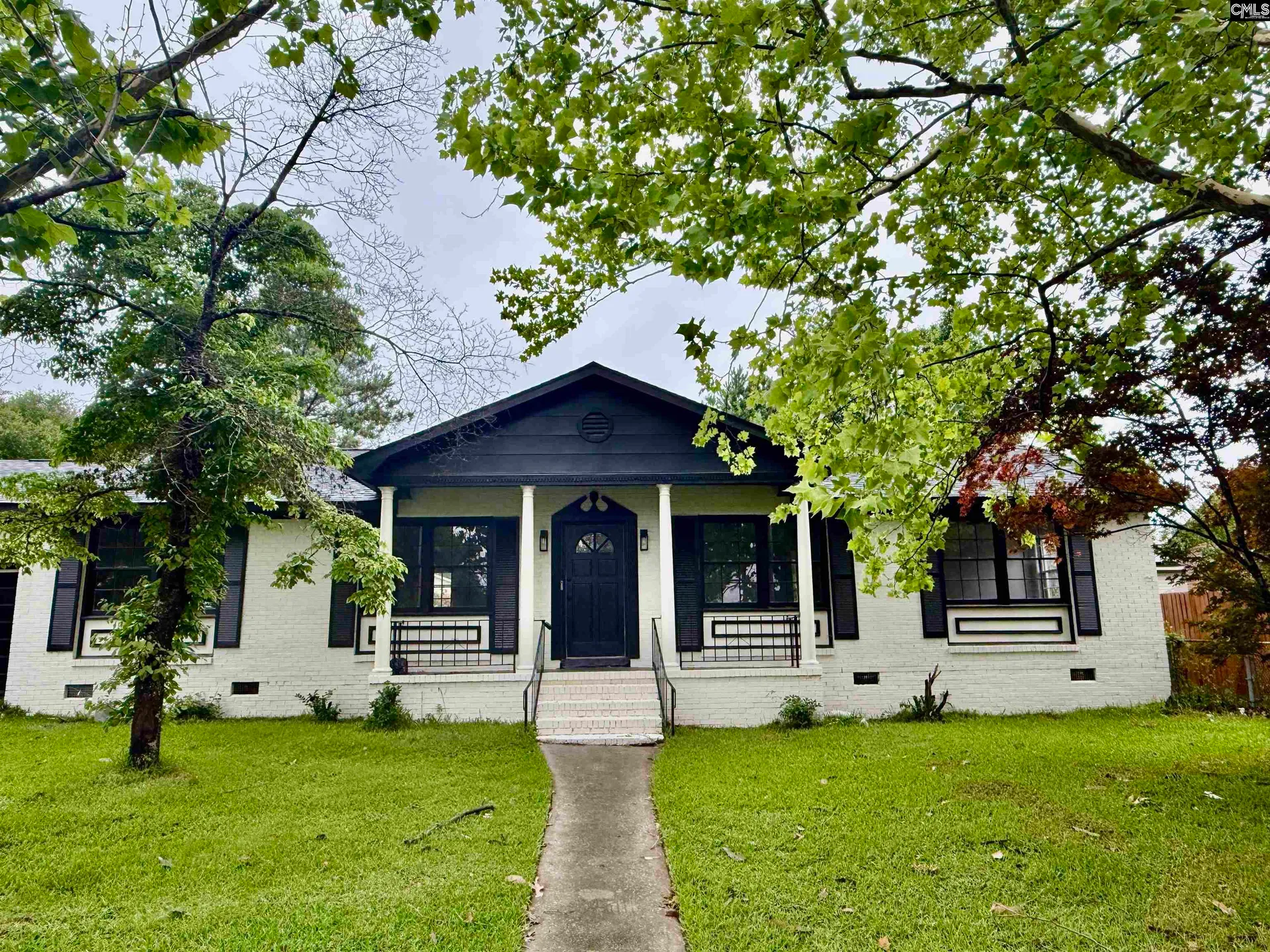 Folkestone, Columbia Community