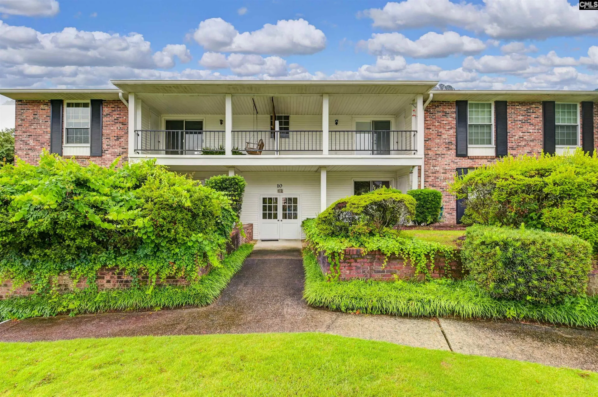 Carriage Hill, Columbia Community