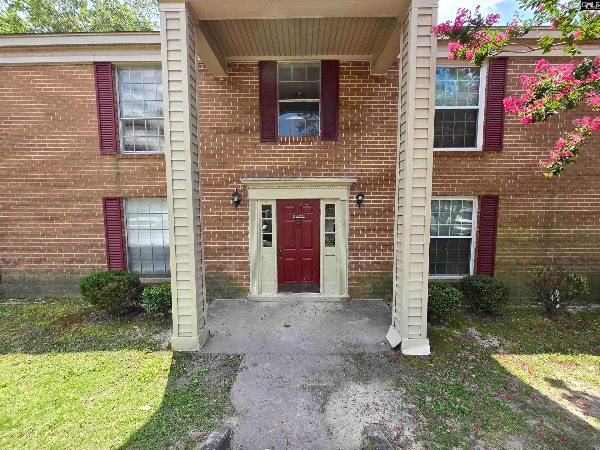 Wellesley Place, Columbia Community