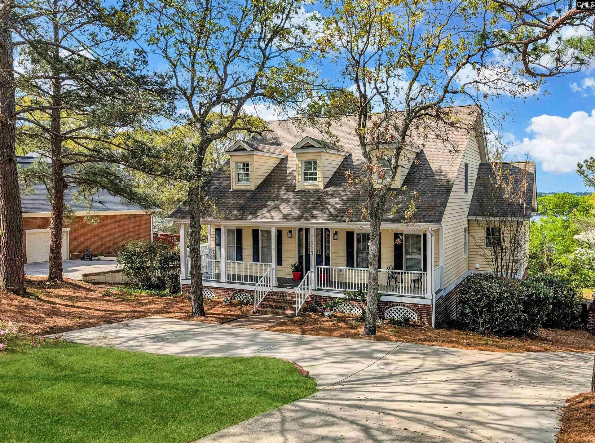 Woodlake, Columbia Community