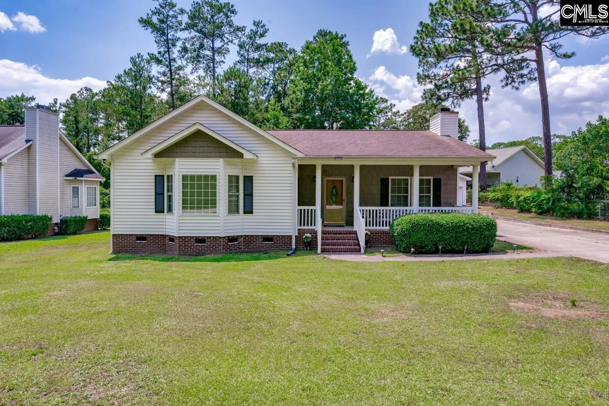 East Pines, Columbia Community