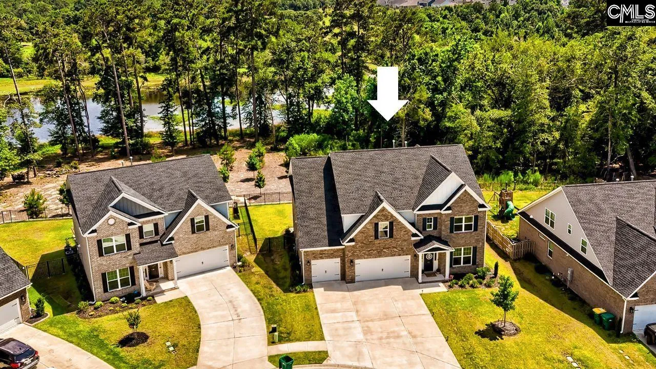 Barr Lake, Lexington Community