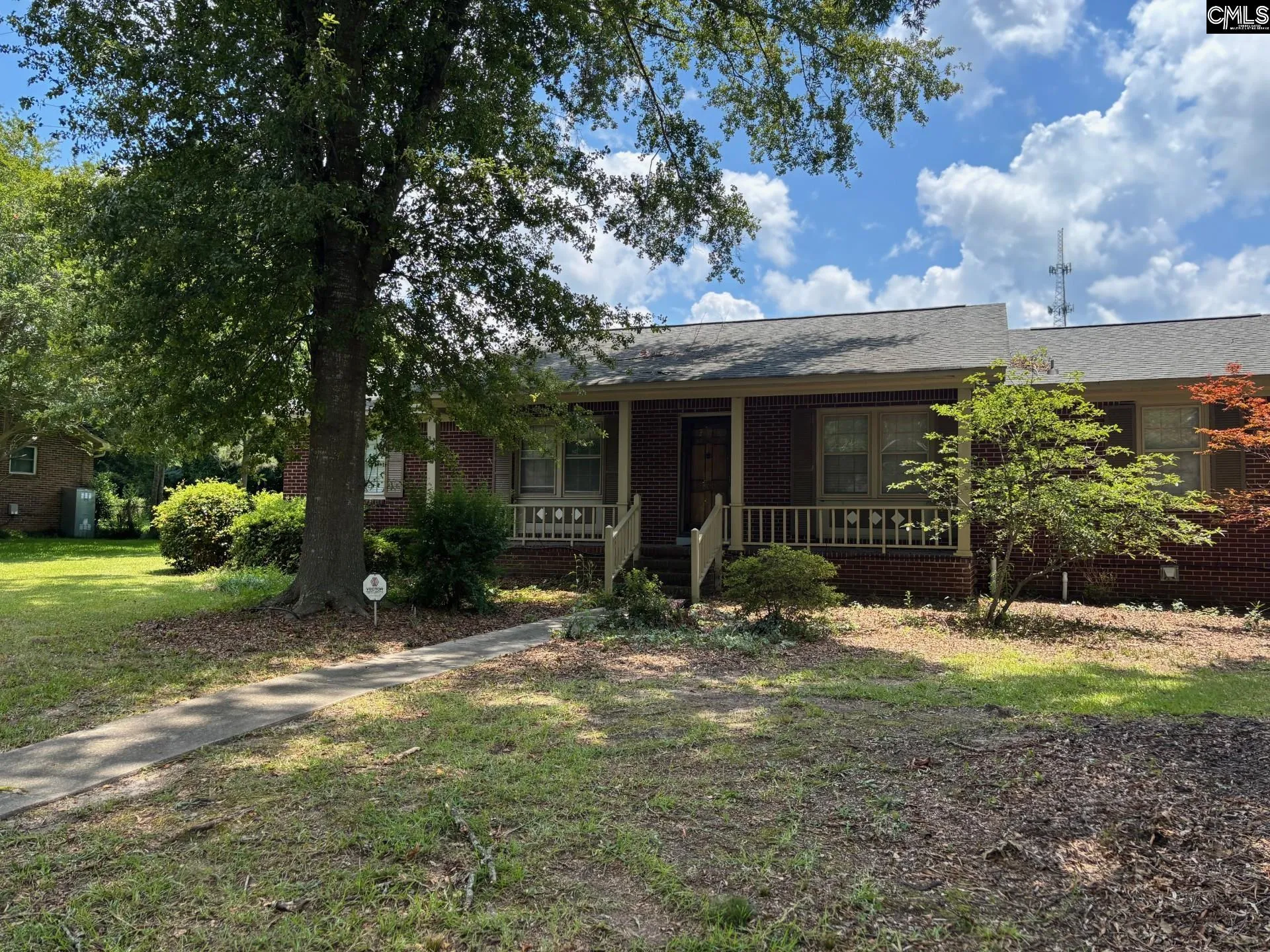 800 Paramount Drive