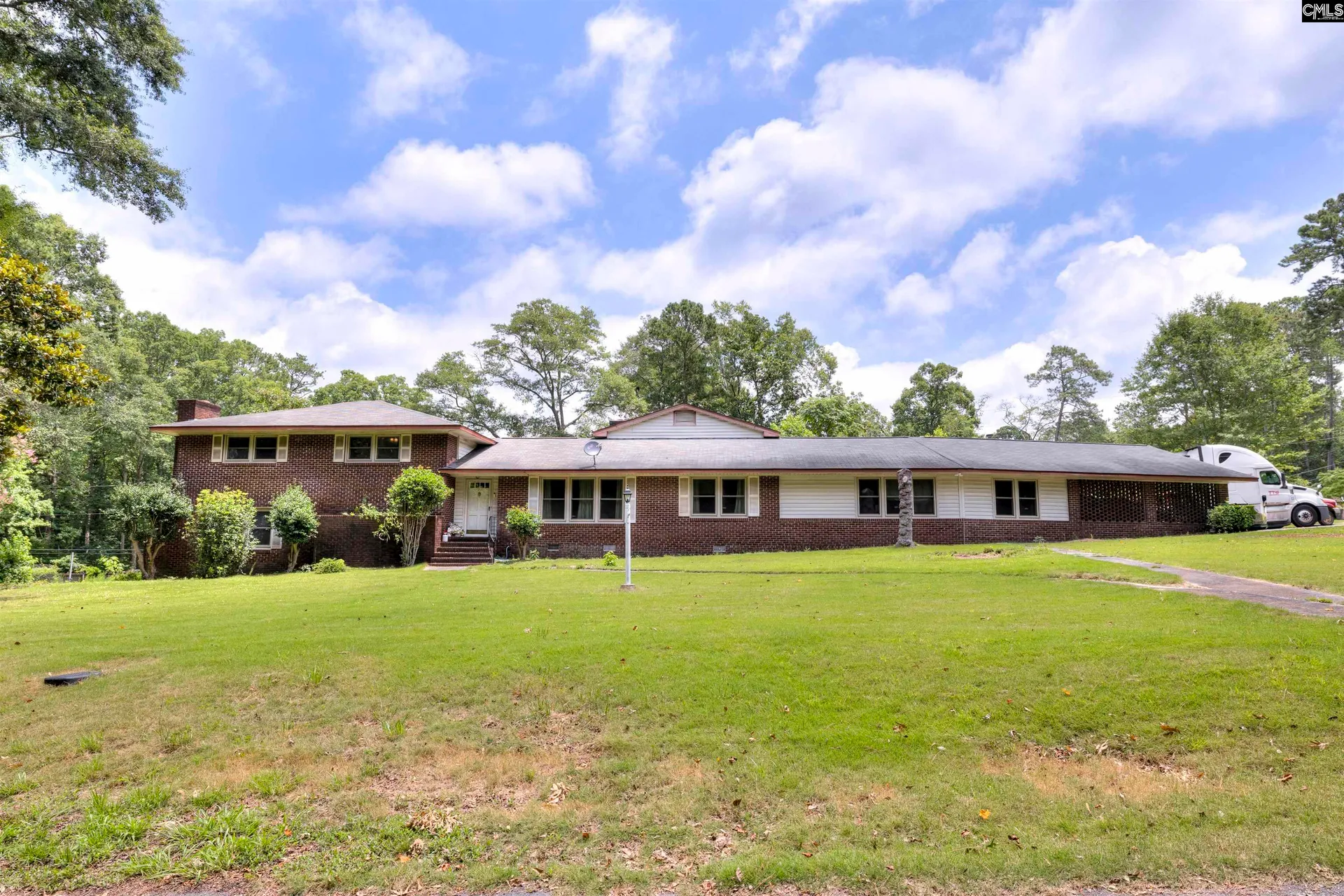 Elm Abode, Columbia Community