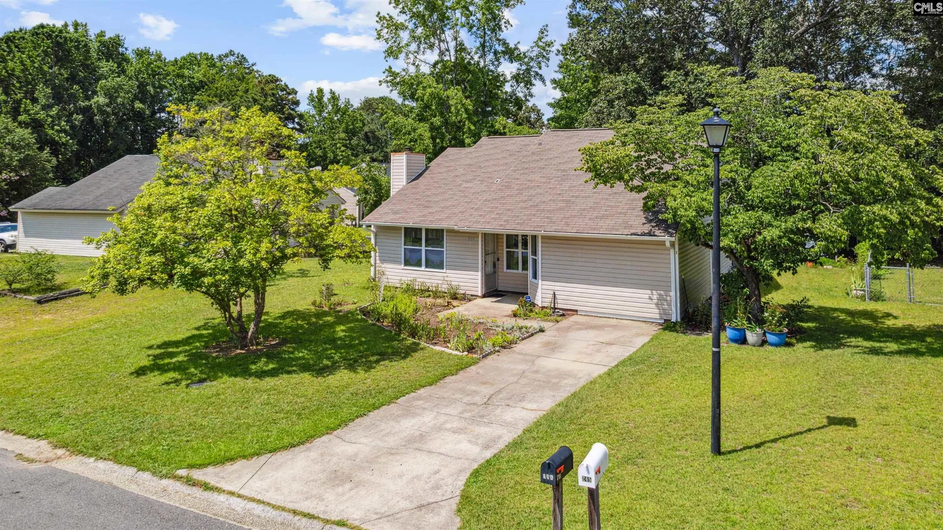 Green Lake Estates, Hopkins Community