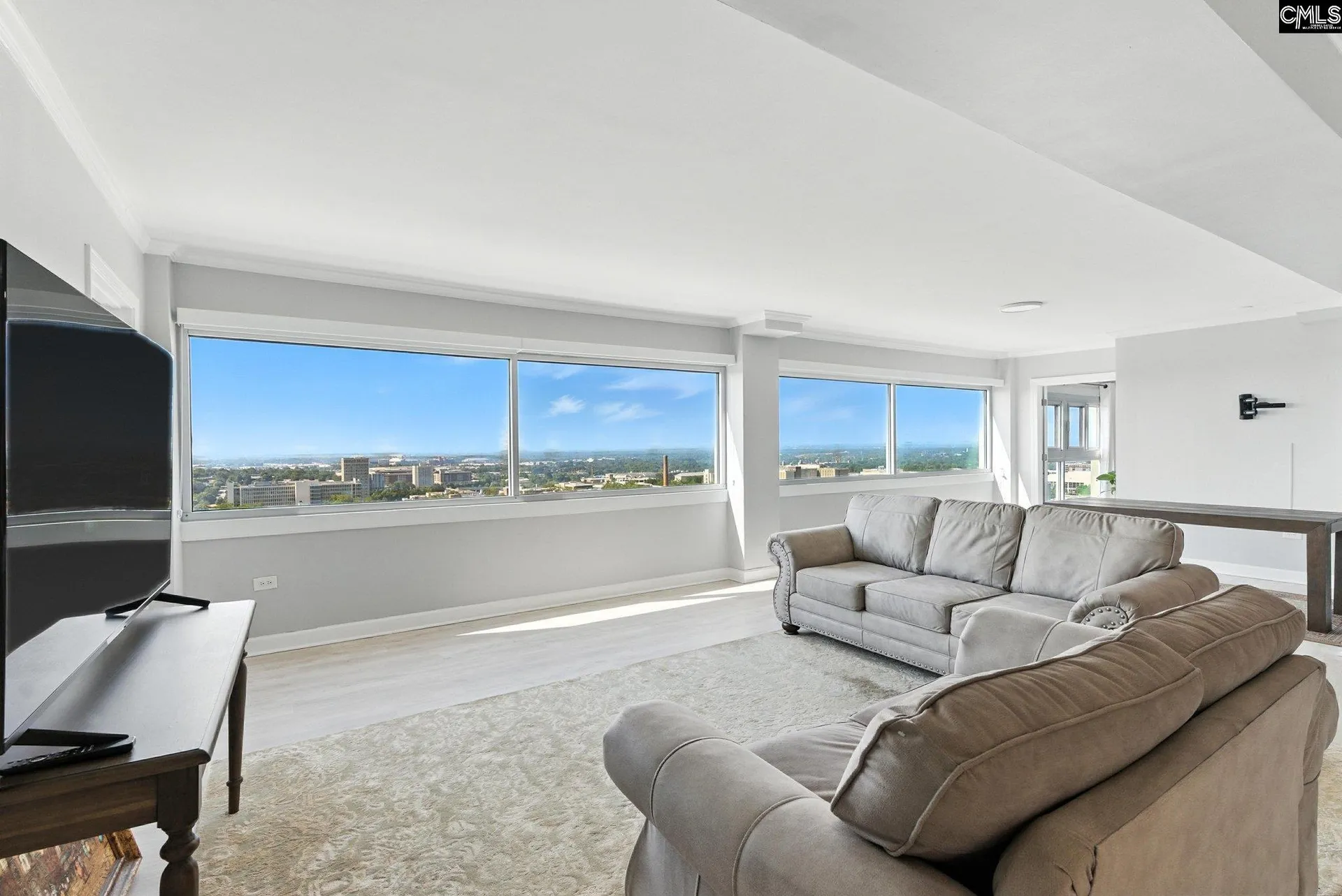 1520 Senate Street 204