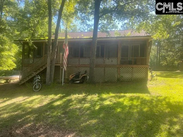2205 Lakeshore Road 1