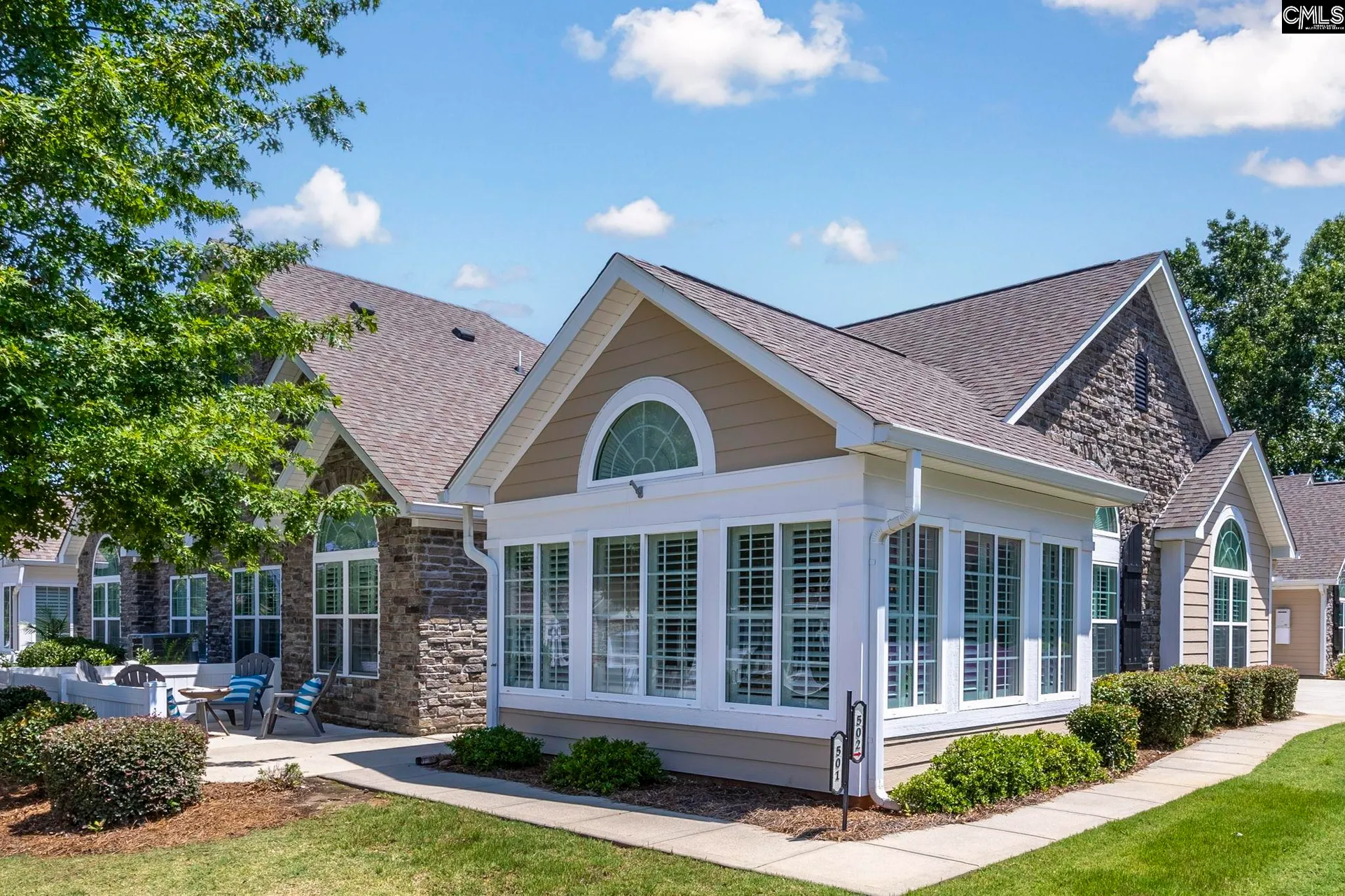Lexington Villas, Lexington Community