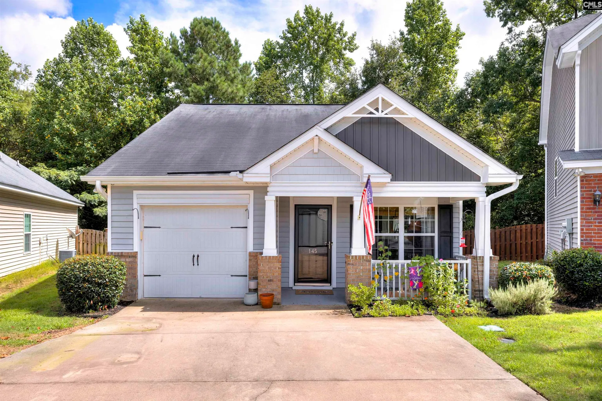 Cambridge Place, Lexington Community
