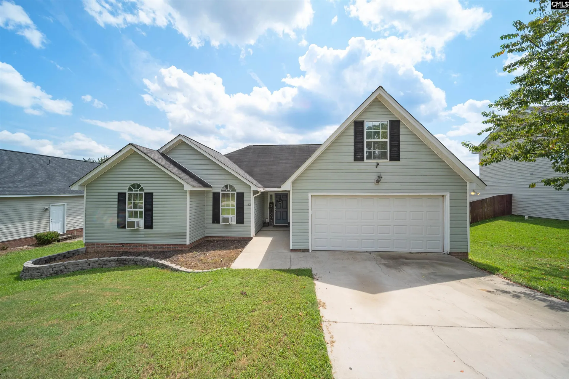 Lexington Hills, Lexington Community