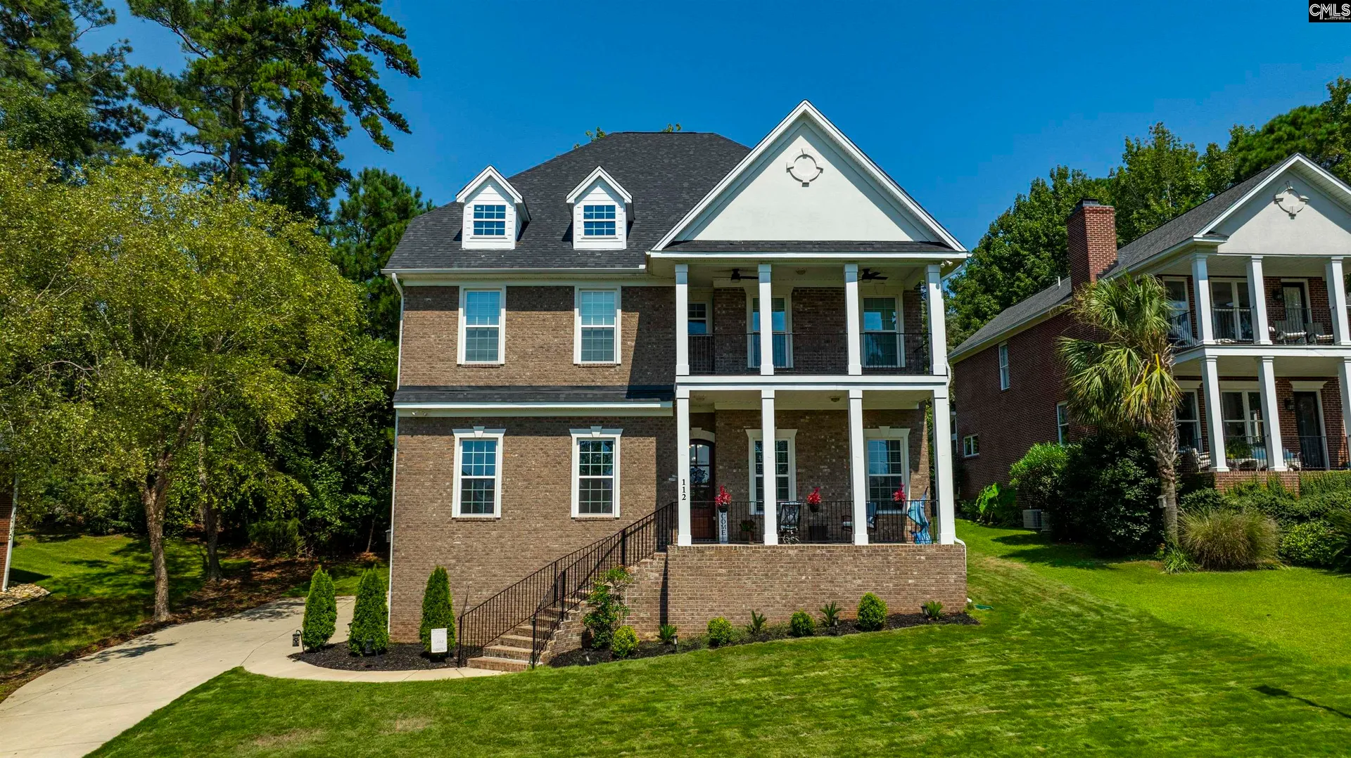 Bay Pointe, Chapin Community