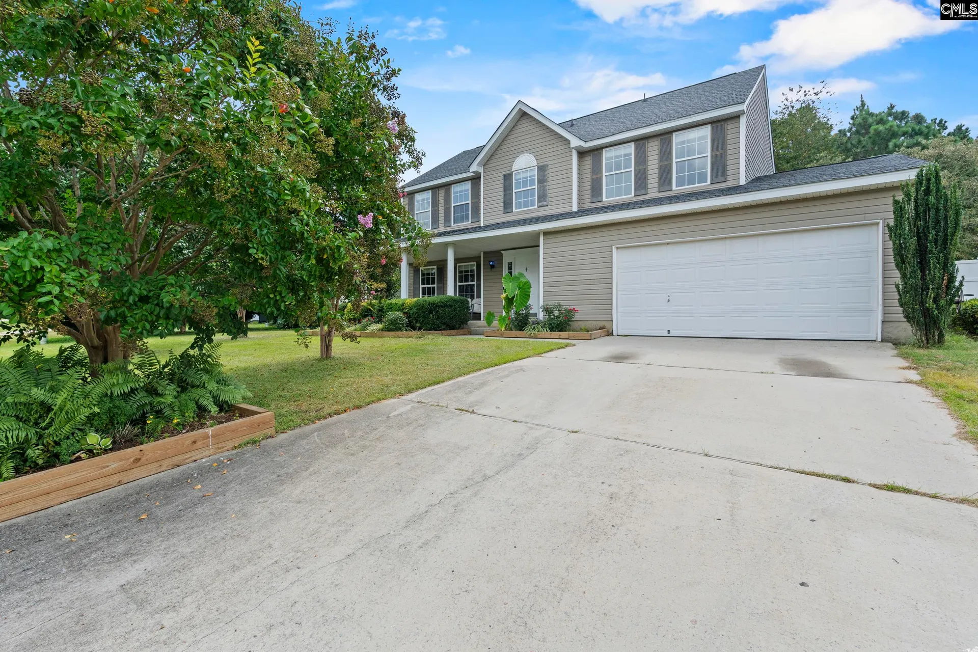 Ridgewood, Lexington Community