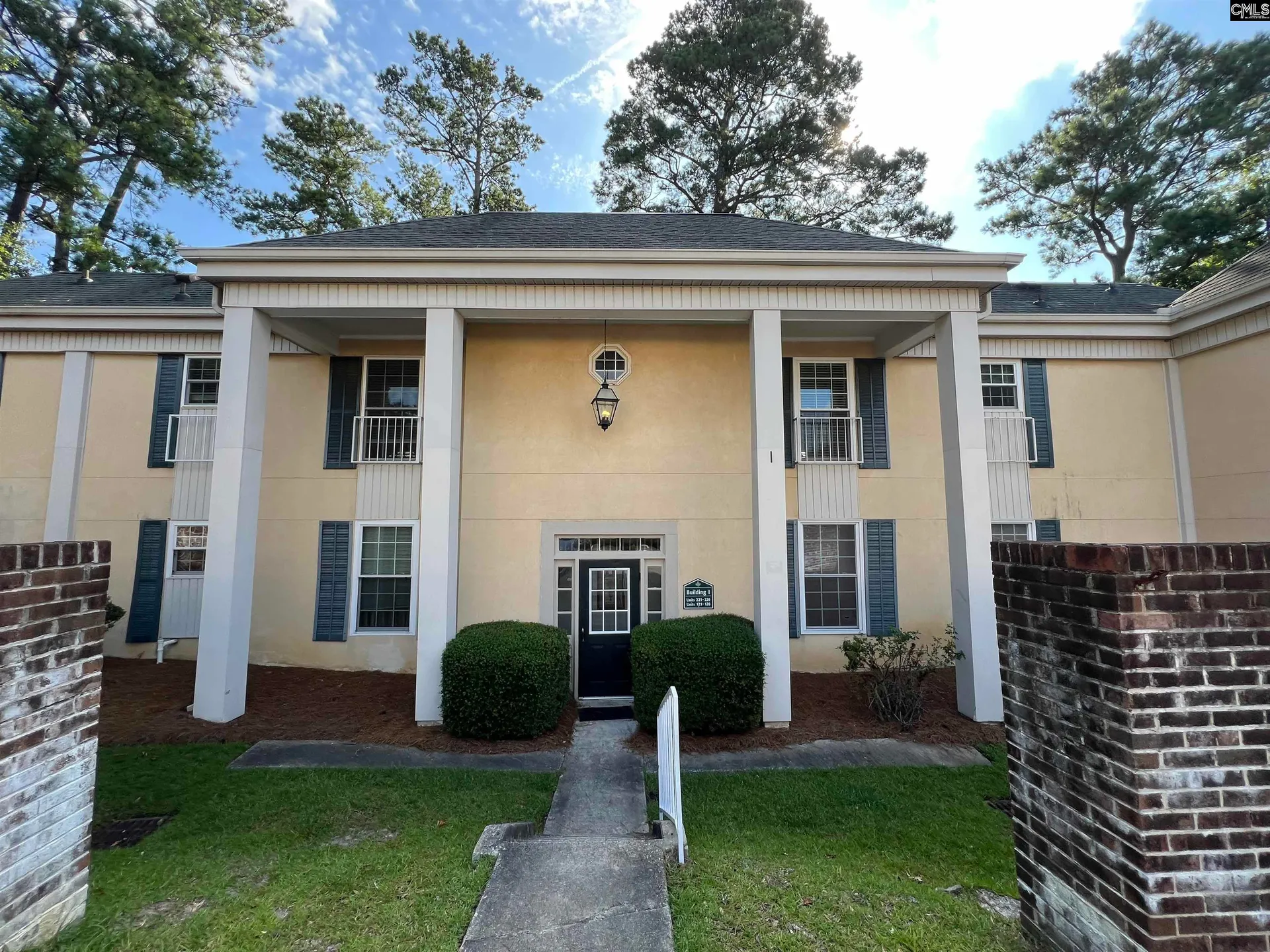 3600 Chateau Drive I 220