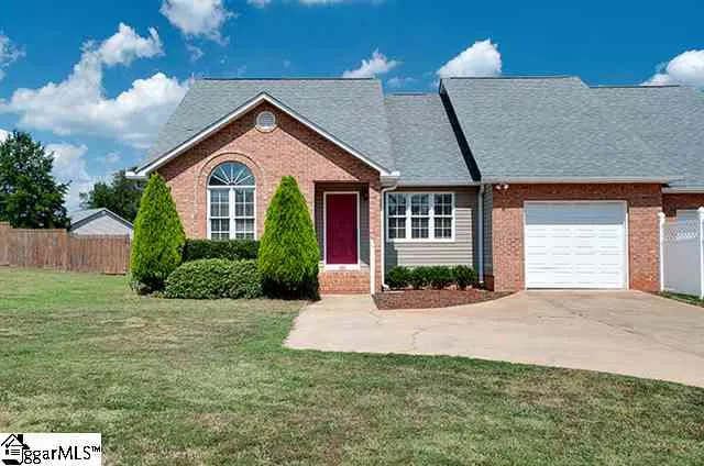 Property image 1 at 106 River Oaks Circle, Piedmont, SC 29673