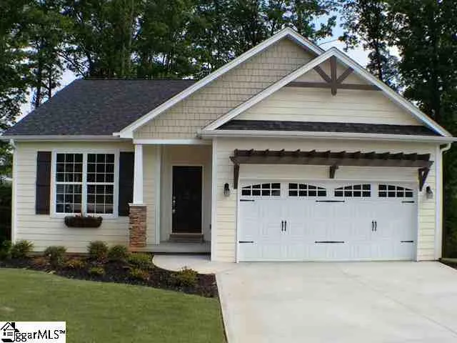 Property image 1 at 6 Apex Ct, Greenville, SC 29617