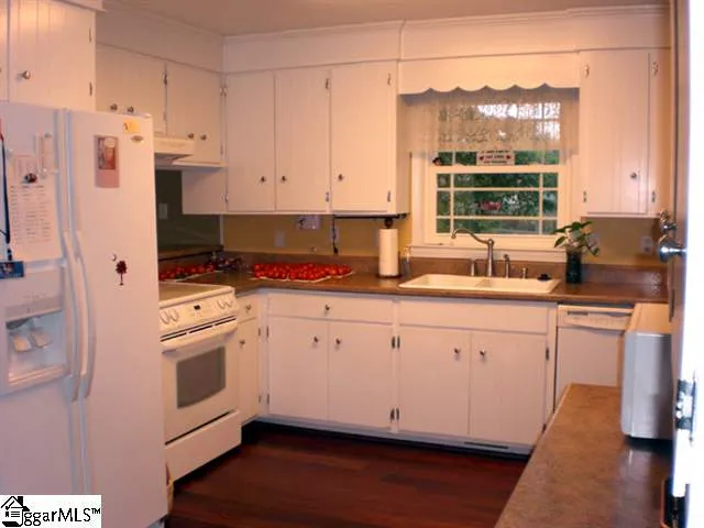 Property image 4 at 9 Heatherbrook Road, Greenville, SC 29615