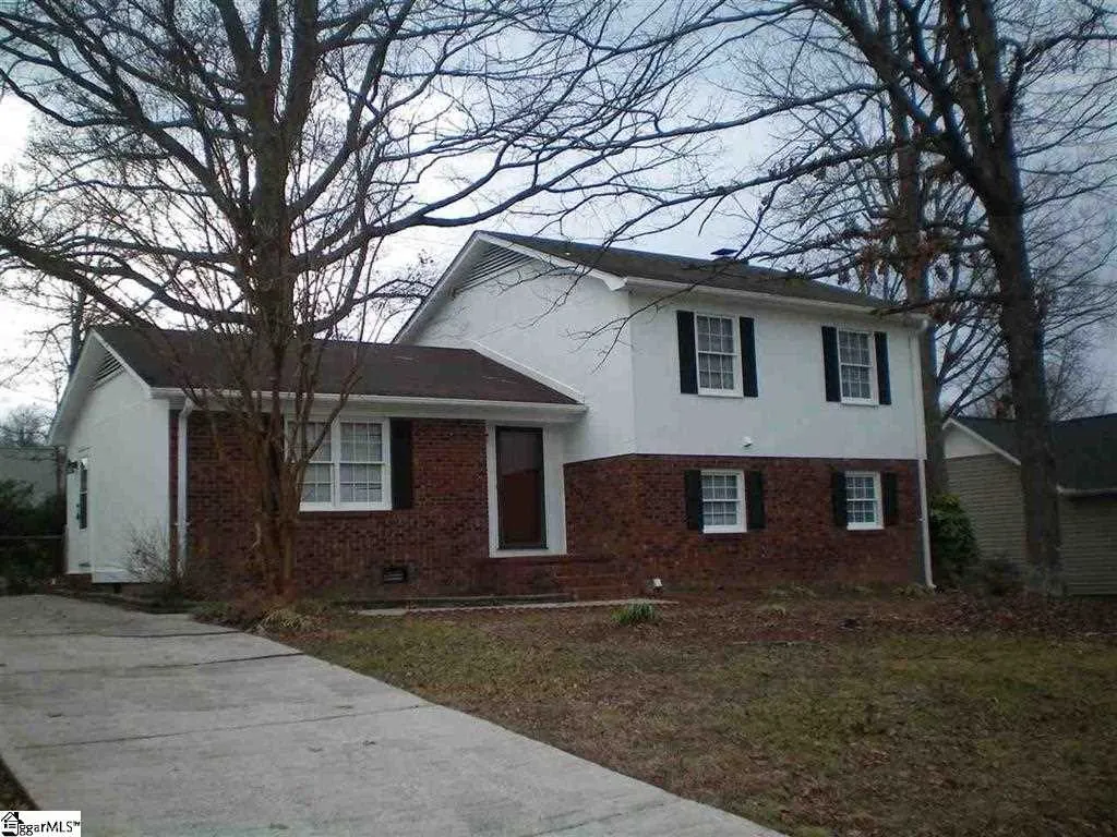 Property image 1 at 10 Crowndale Drive, Taylors, SC 29687