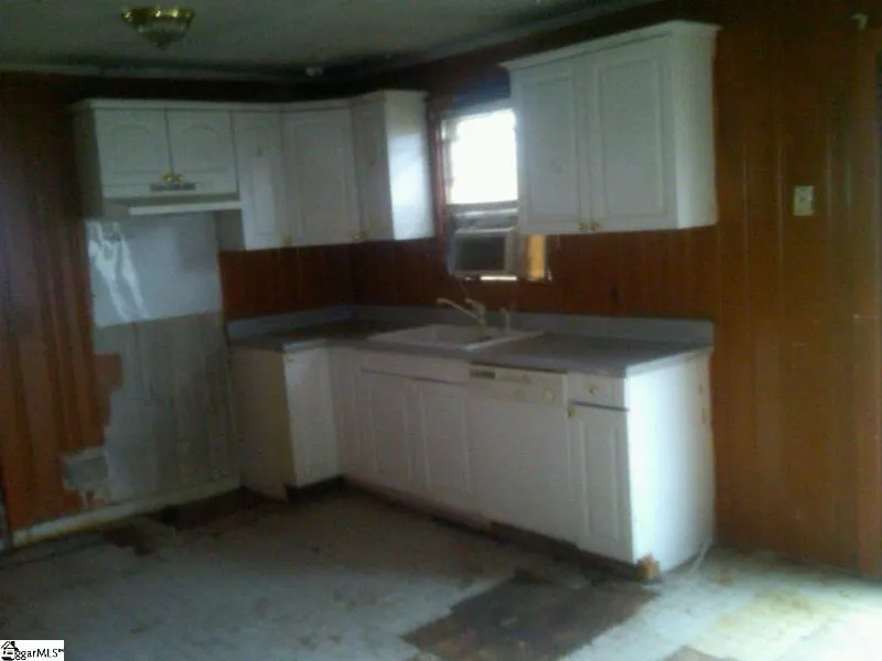 Property image 3 at 102 E Belvedere Road, Greenville, SC 29605