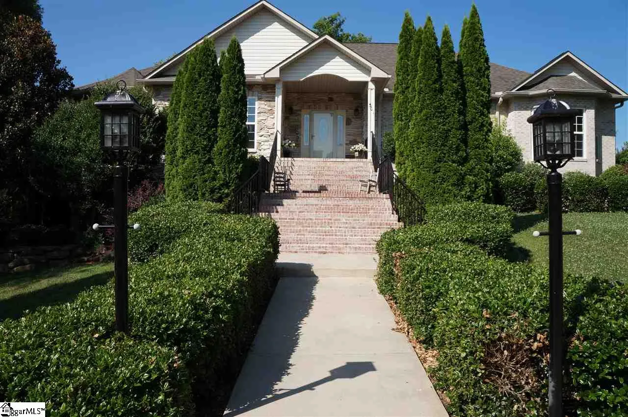 Property image 1 at 301 Glen Meadows Drive, Simpsonville, SC 29680