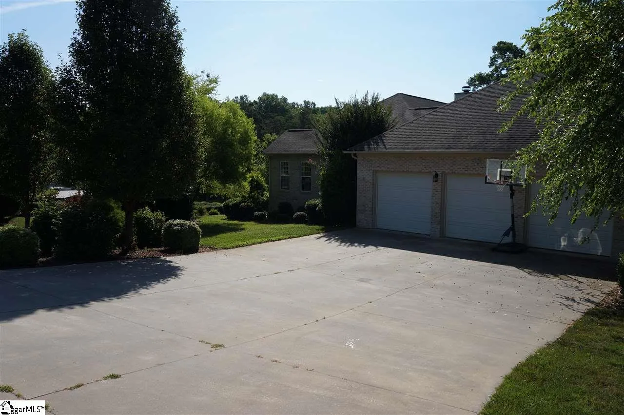 Property image 5 at 301 Glen Meadows Drive, Simpsonville, SC 29680