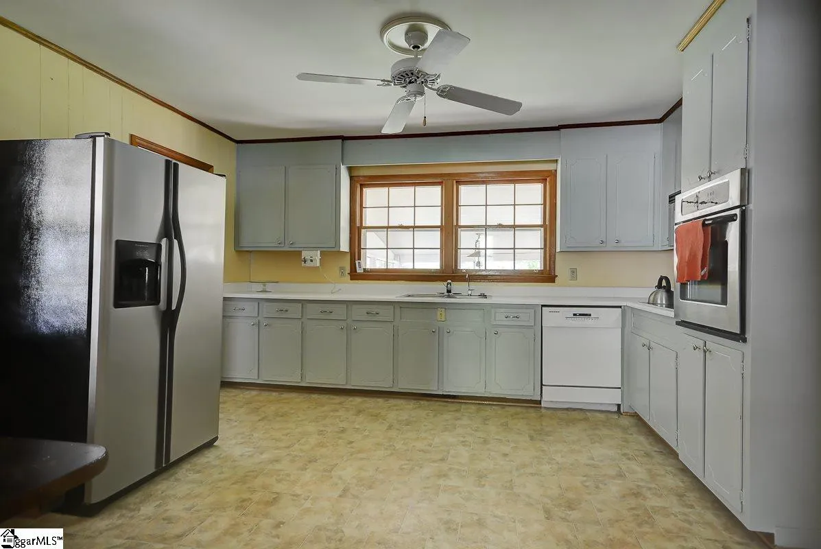 Property image 2 at 16 Leacroft Drive, Greenville, SC 29615
